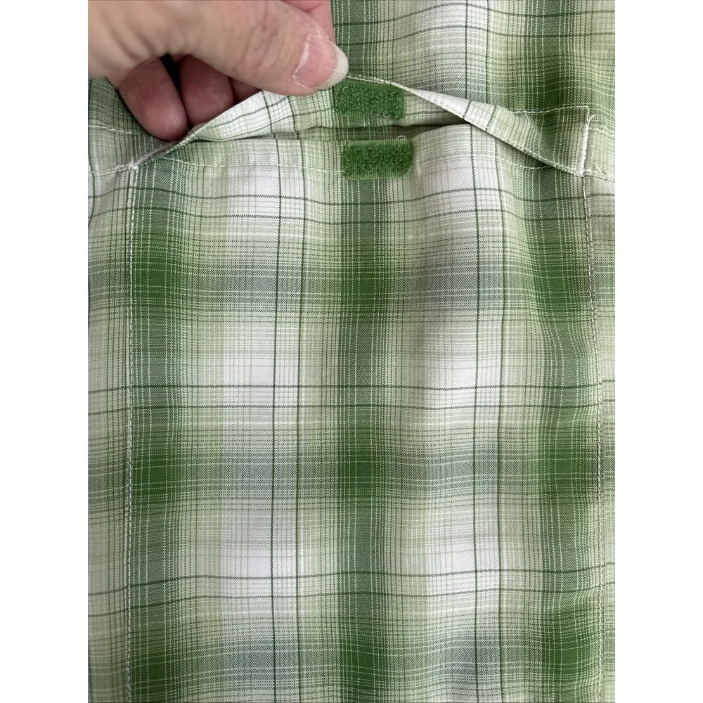 The North Face Men's Large Light Green White Plaid Short Sleeve Button Up Shirt‎
